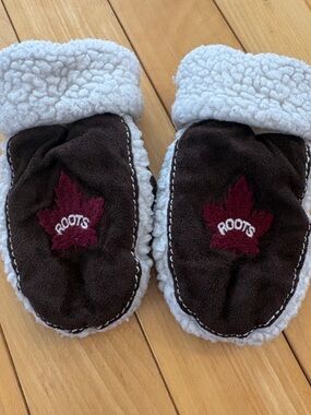 Roots Canada Baby Infant Mittens Mitts Brown Sherpa Lined Size 0-12 months